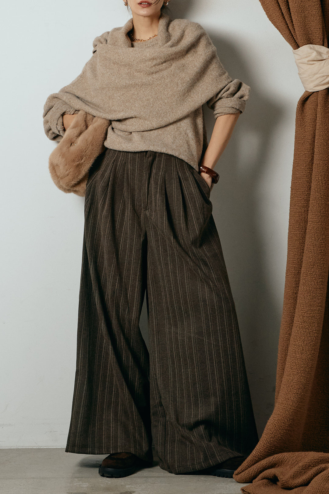 [SET]ネック巻きデザインニットトップス+タック入りマルチストライプ柄ワイドパンツ(2set)