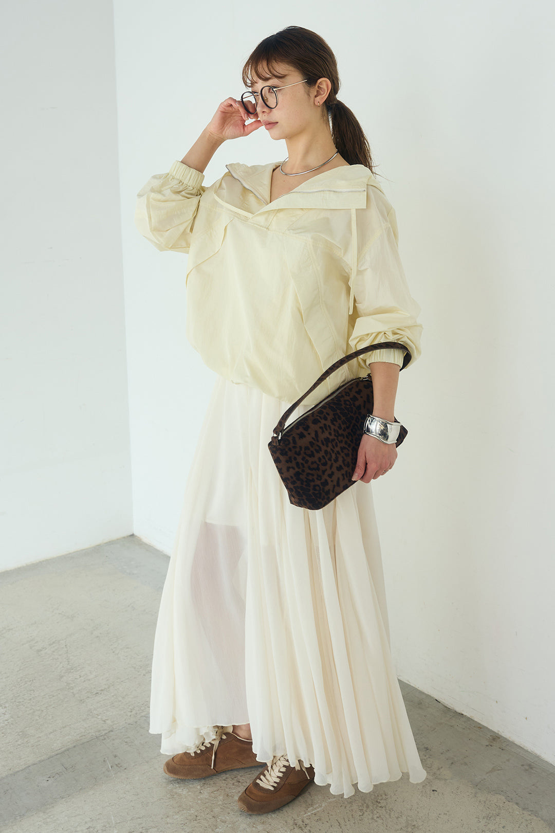 [SET]ナイロンフーディーブルゾンアウター+シアーフリルキャミワンピース(2set)