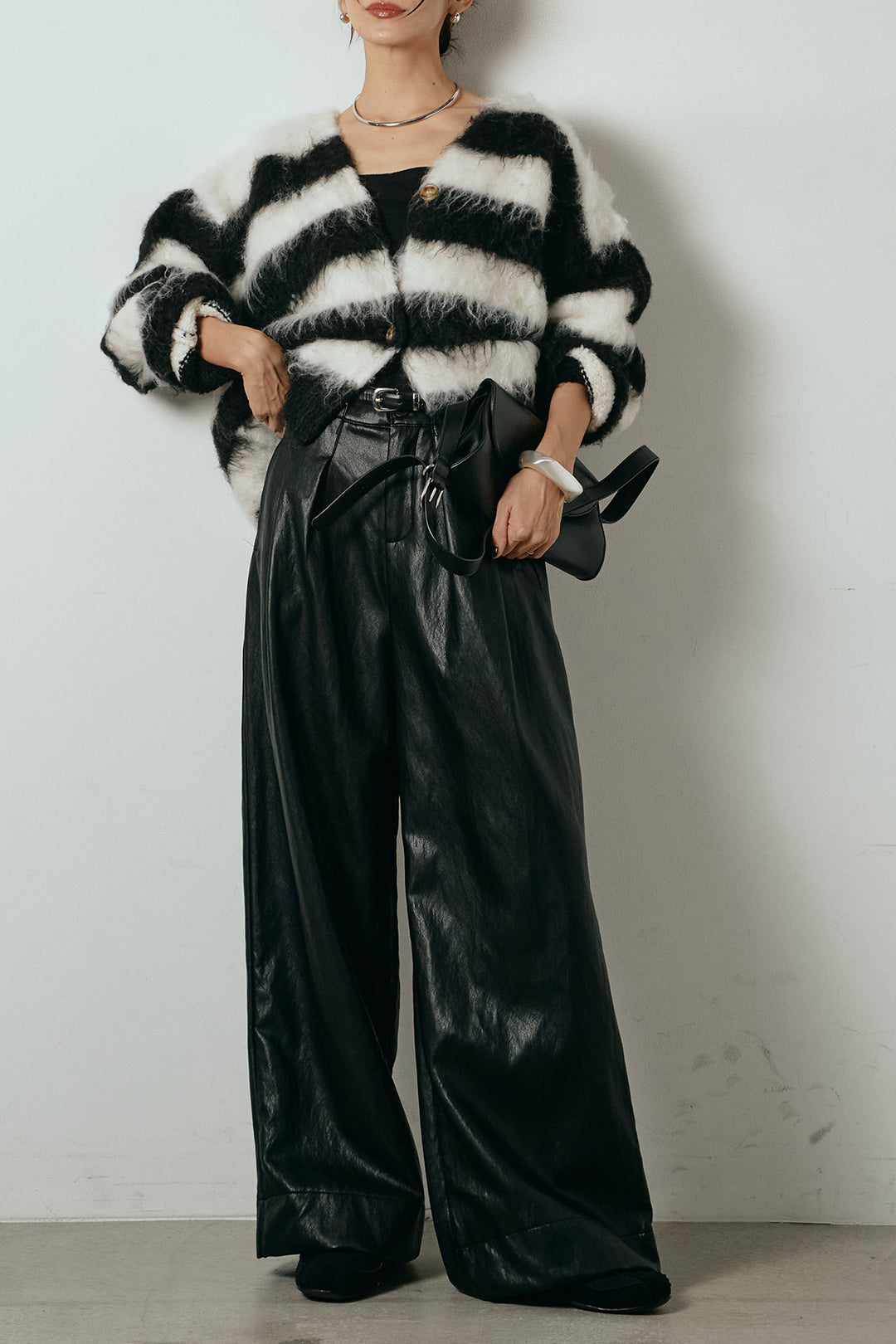 [SET]シャギーボーダー柄ニットカーディガン+ベルト付きレザーライクタックパンツ(2set)