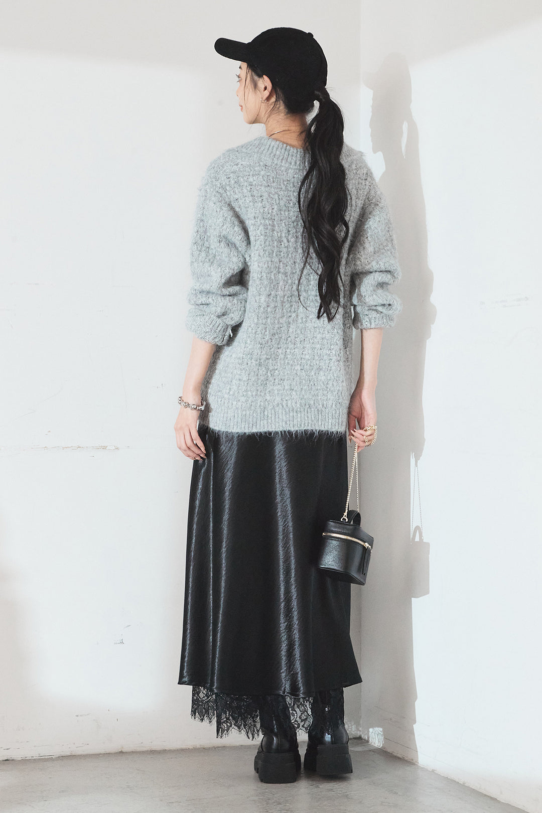 [SET]襟付きVネックニットトップス+裾レースデザインサテンスカート(2set)