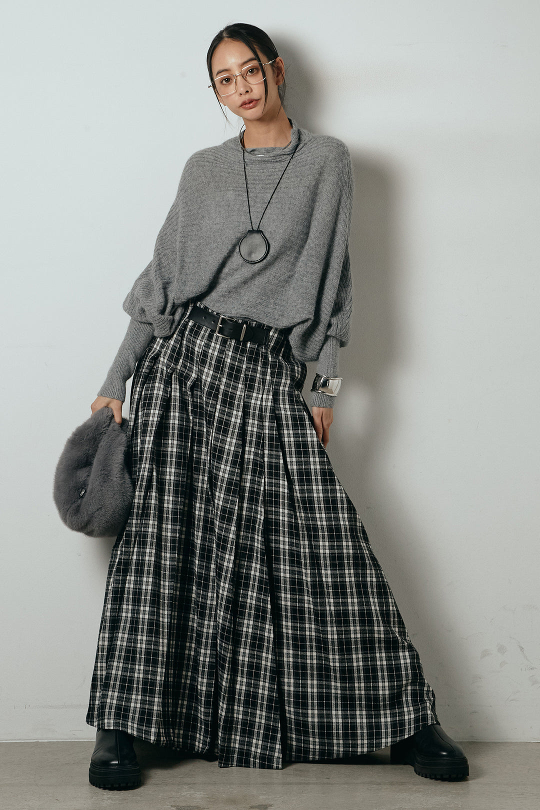 [SET]ポンチョシルエット透かしニットトップス+ベルト付きタータンチェックプリーツスカート(2set)