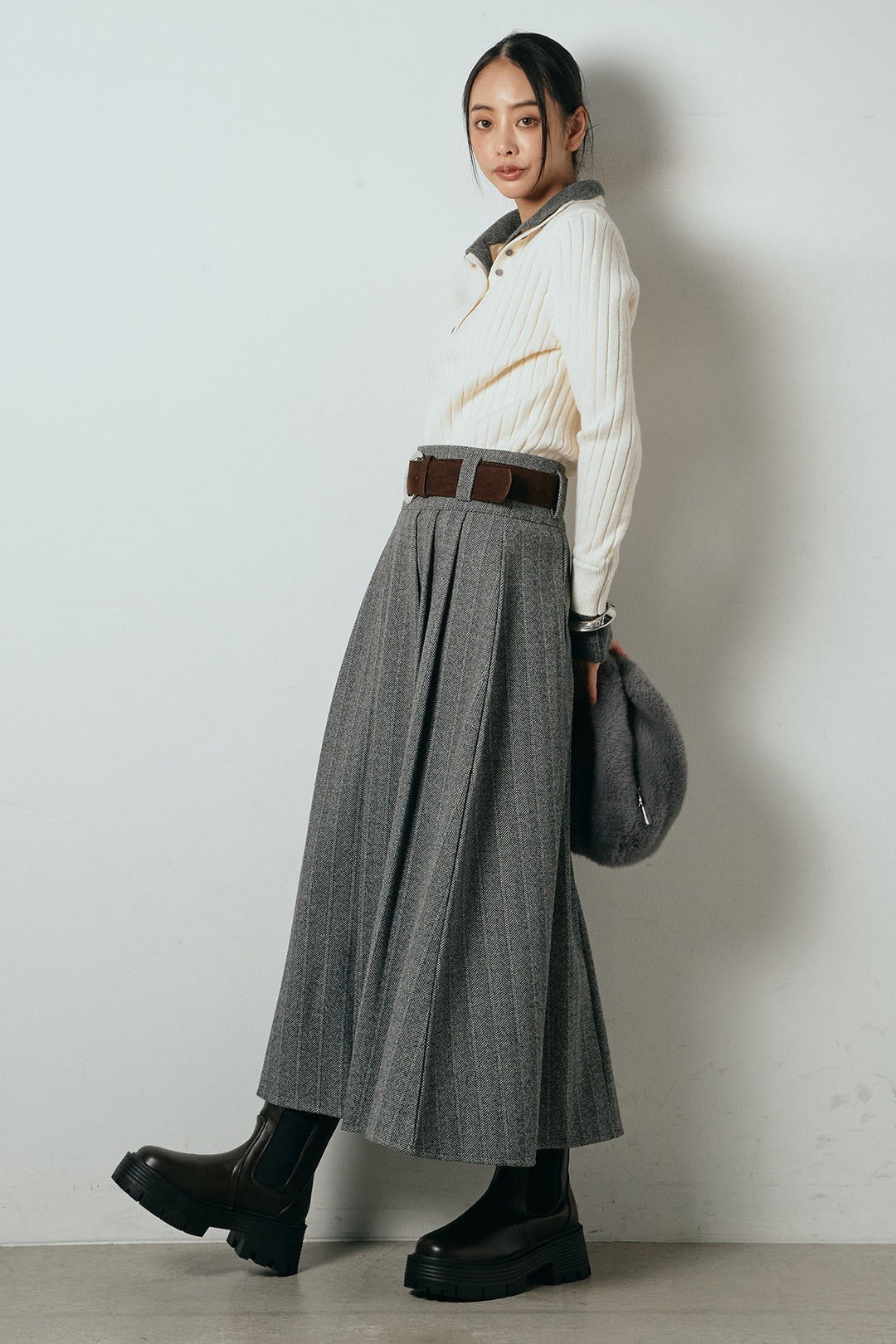 [SET]レイヤード風リブニットトップス+太ベルト付きヘリンボーンプリーツスカート(2set)
