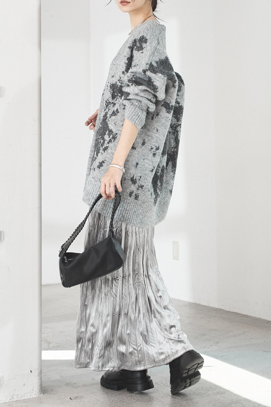 [SET]アブストラクト柄ニットプルオーバー+ベロアロングプリーツスカート(2set)