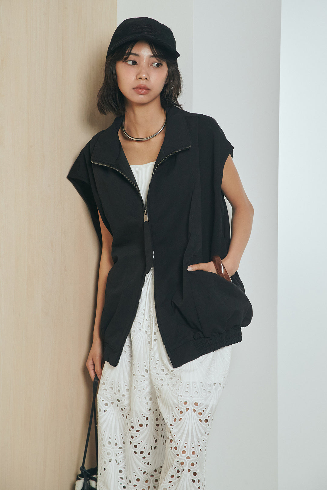 [SET]ショルダー切替スタンドネックジップベスト+レース刺繍リラックスパンツ(2set)