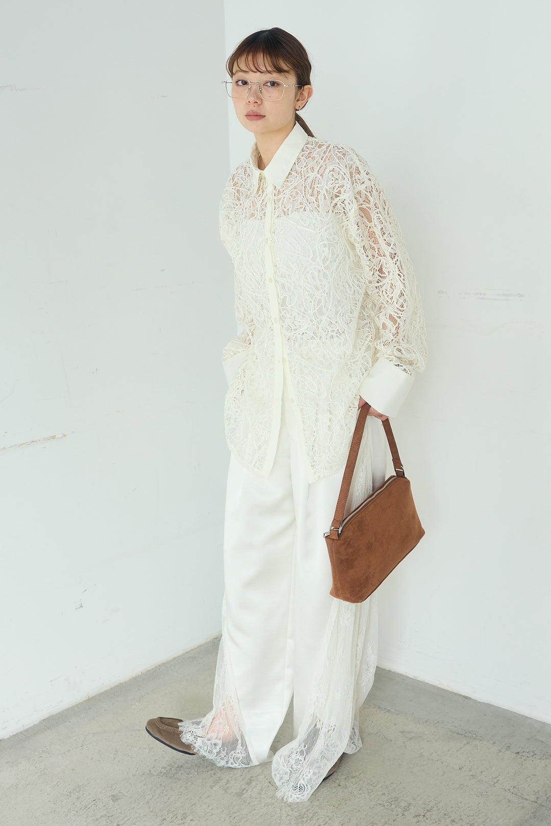 [SET]刺繍レースオーバーサイズシャツ+サテンレース切り替えタックパンツ(2set)