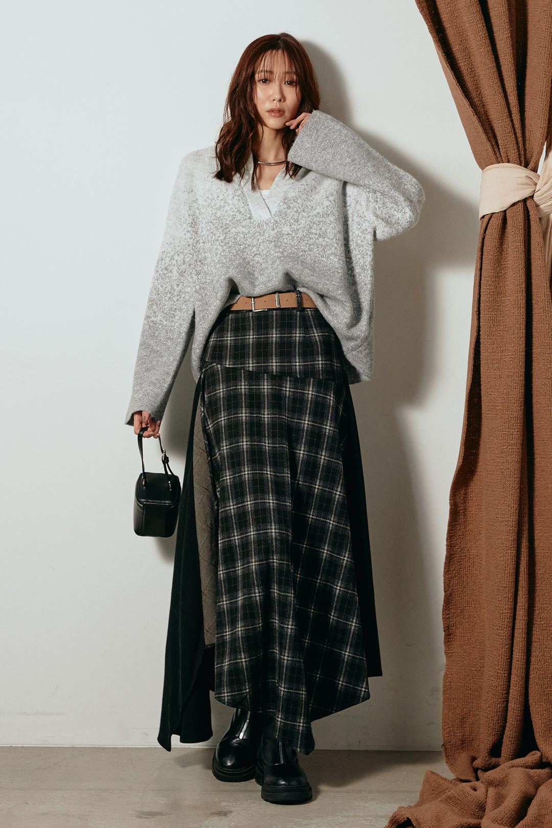 [SET]グラデーションラメニットキーネックプルオーバー+フェイクレザーベルト付き切り替えタータンチェックスカート(2set)