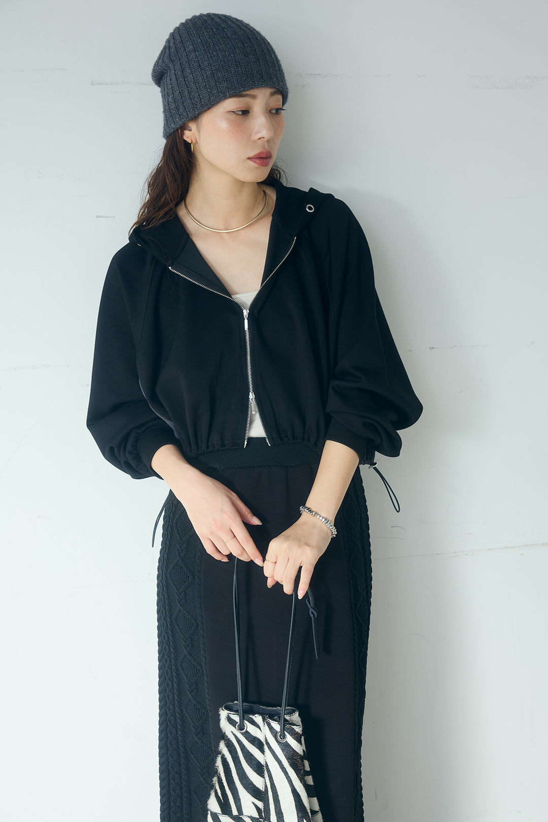 [SET]ドルマンショートフーディー+異素材ドッキングケーブルニットスカート(2set)