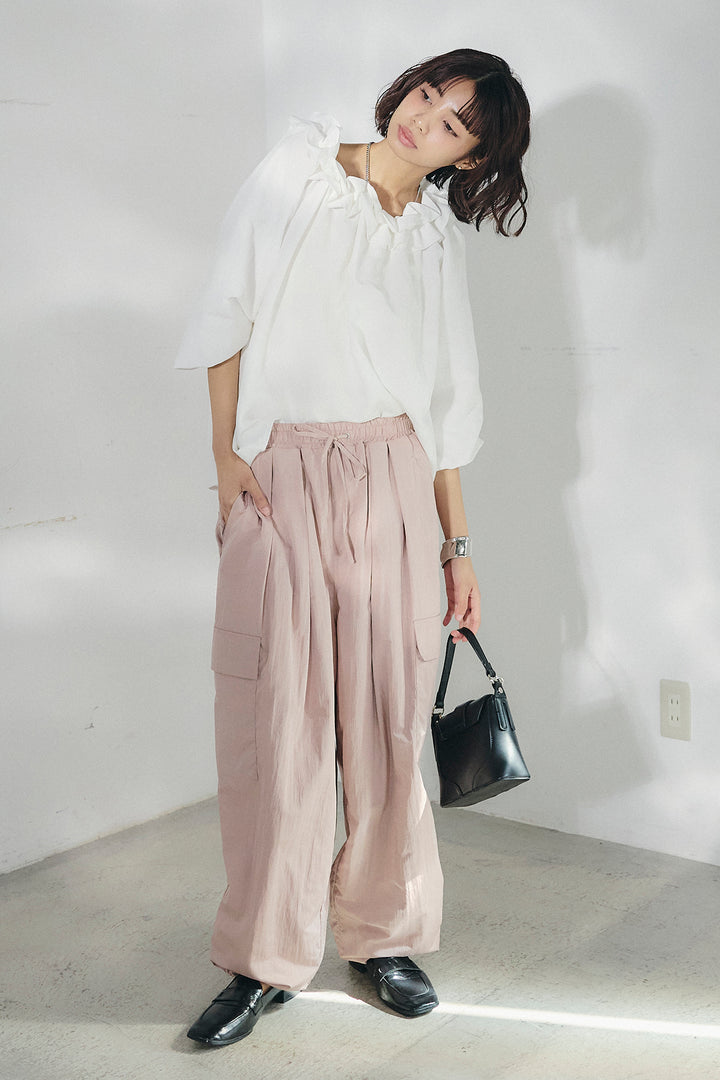 [SET]ネックフリルデザインブラウス+撥水ジョガーパンツ(2set)