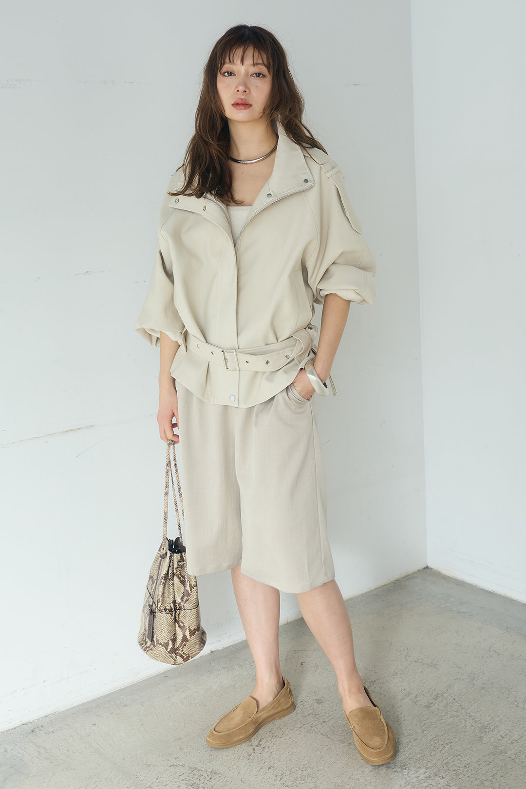 [SET]ベルト付きスタンドネックアウター+ツイルタックハーフパンツ(2set)