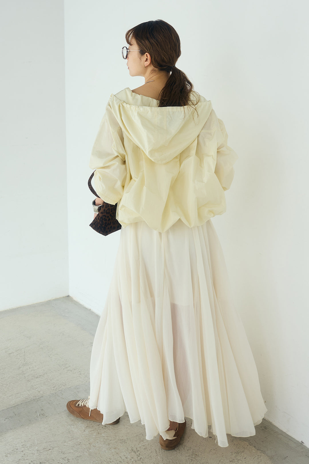 [SET]ナイロンフーディーブルゾンアウター+シアーフリルキャミワンピース(2set)