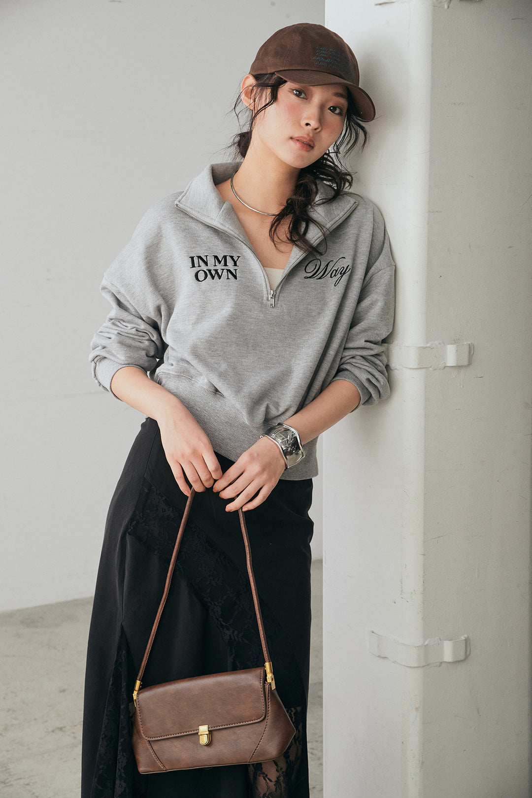 [SET]裏毛ロゴ刺繍ハーフZIPスウェット+刺繍レースデザインサテンスカート(2set)