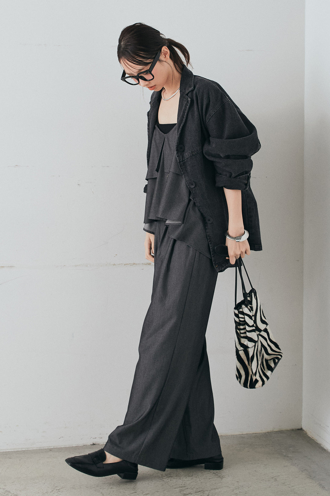 [SET]オーバーデニムジャケット+デニムライクツイルタックパンツ+デニムライクツイルティアードキャミソール(3set)