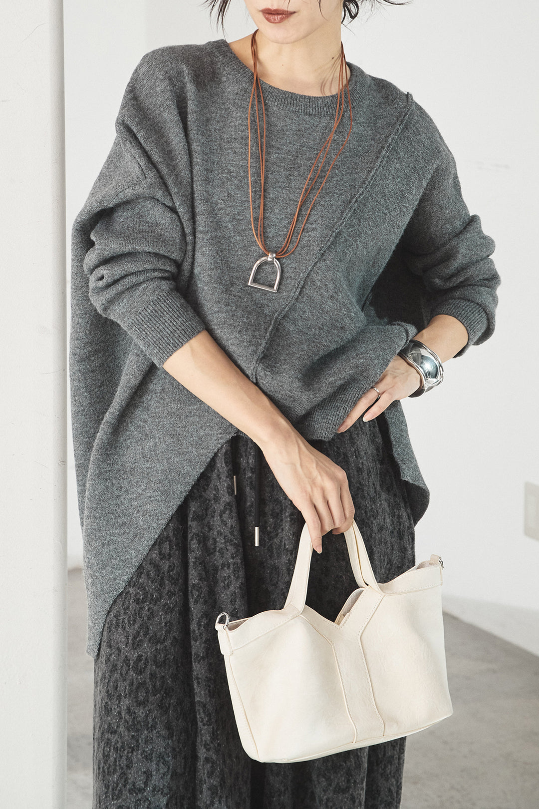 [SET]アシンメトリーデザインニットトップス+リラックスレオパード柄ワイドパンツ(2set)