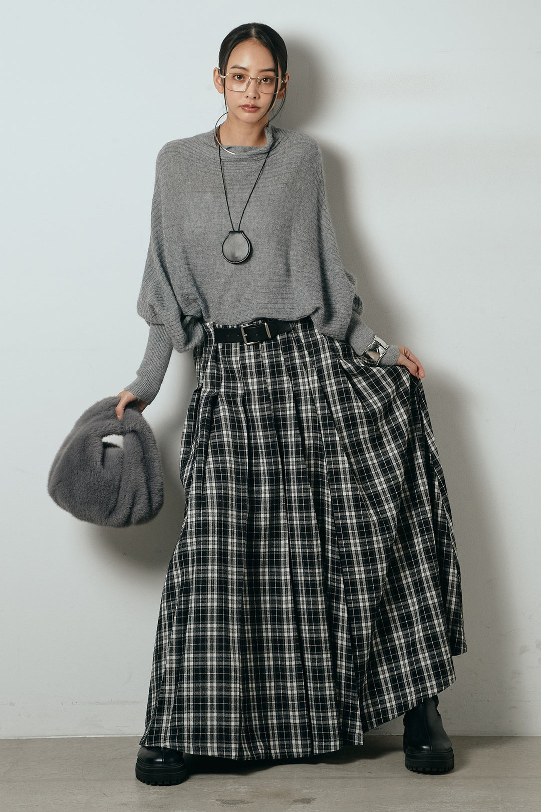 [SET]ポンチョシルエット透かしニットトップス+ベルト付きタータンチェックプリーツスカート(2set)