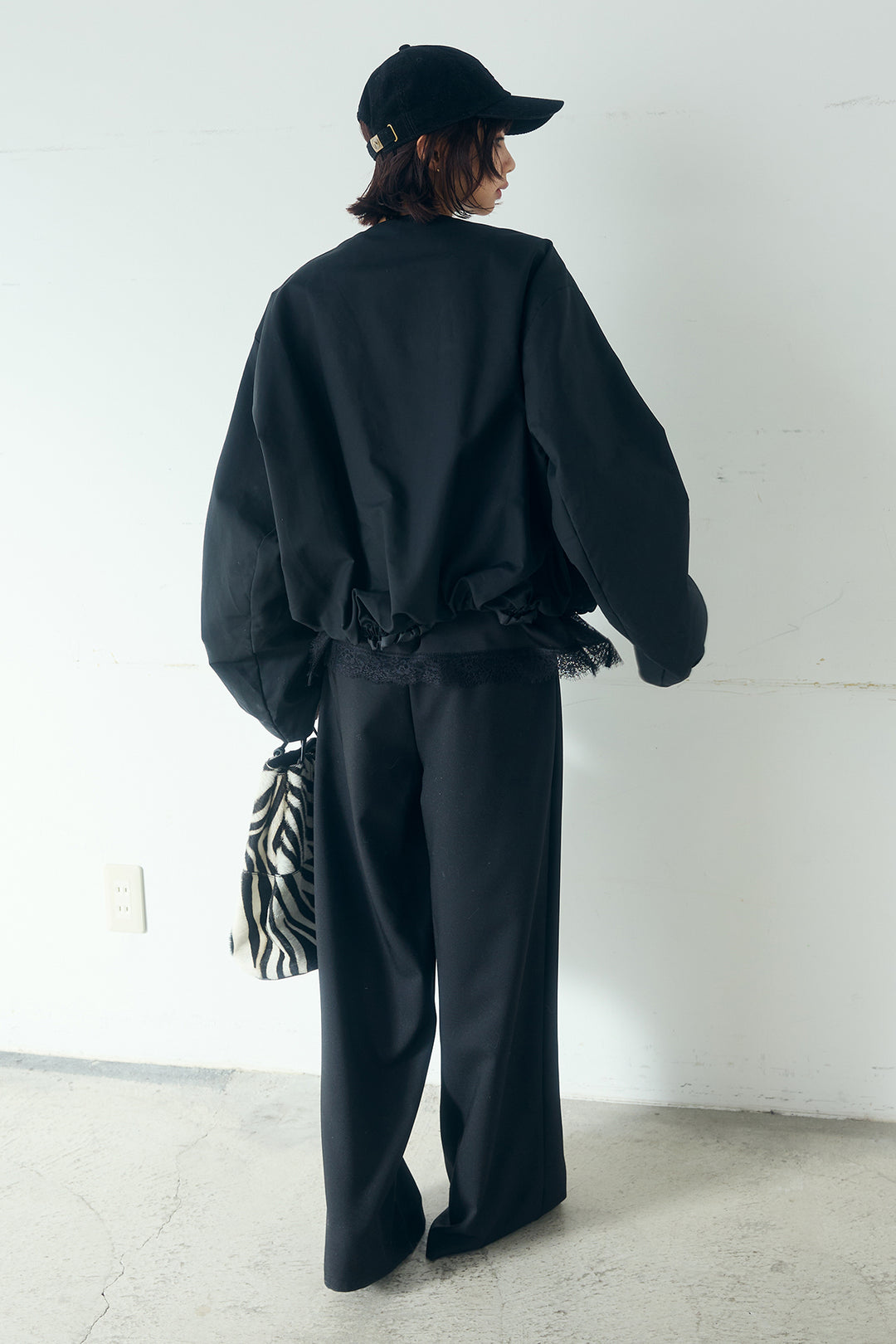 [SET]ノーカラーフロントギャザージップアウター+斜めボタンタック入りスラックス+ブロード切り替えぺプラムタンク(3set)