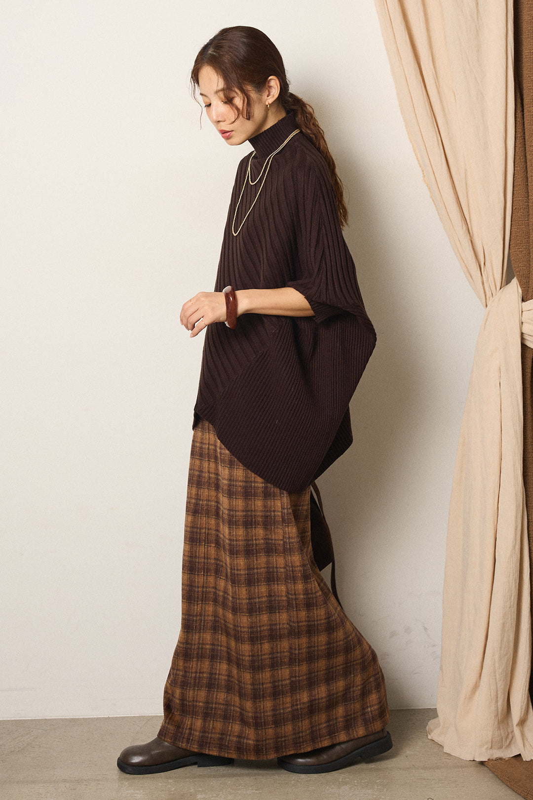 [SET]アシメデザインリブポンチョニットトップス+シャギーチェックストレートスカート(2set)