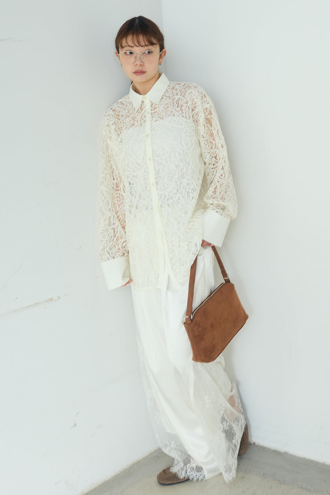 [SET]刺繍レースオーバーサイズシャツ+サテンレース切り替えタックパンツ(2set)