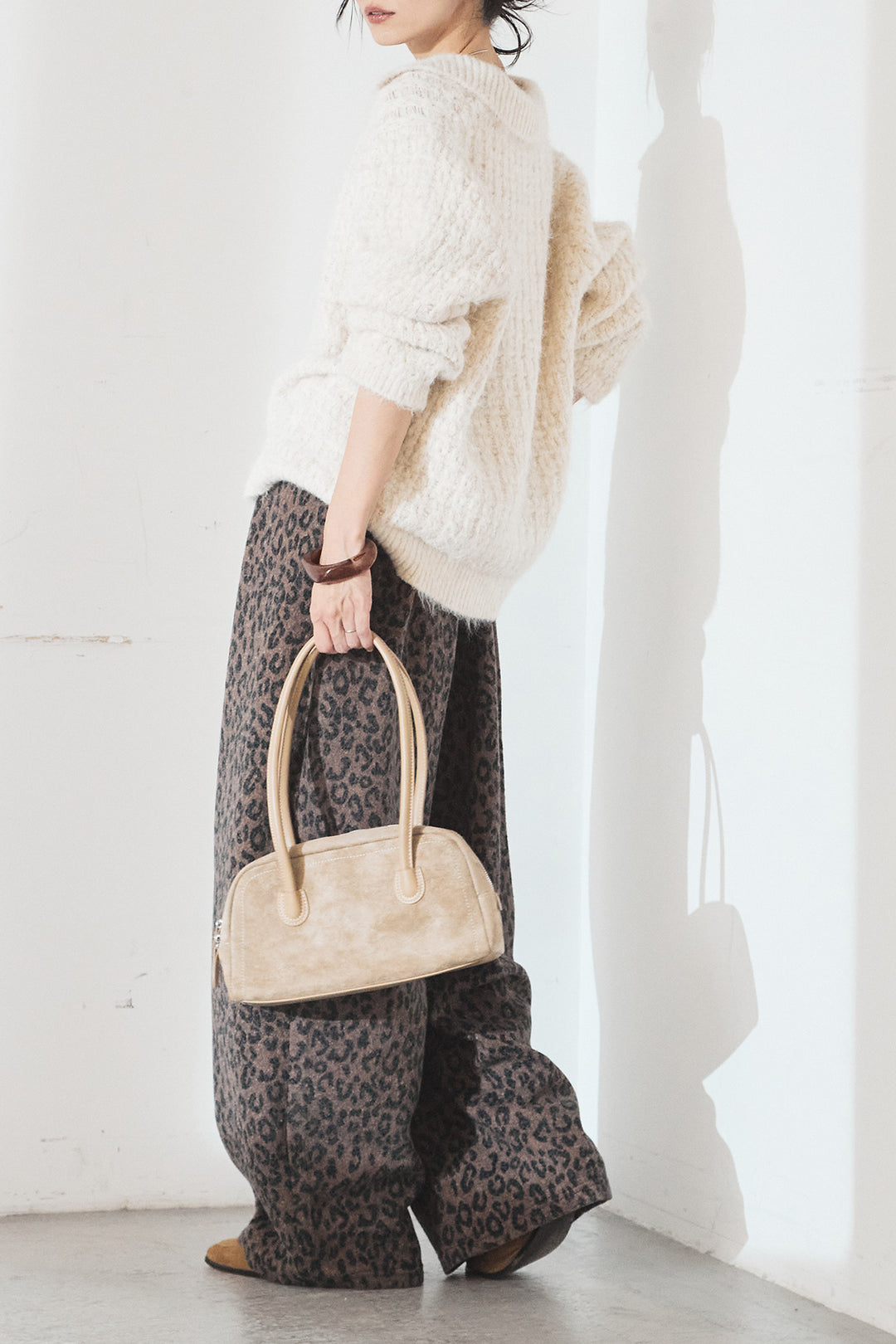 [SET]襟付きVネックニットトップス+リラックスレオパード柄ワイドパンツ(2set)