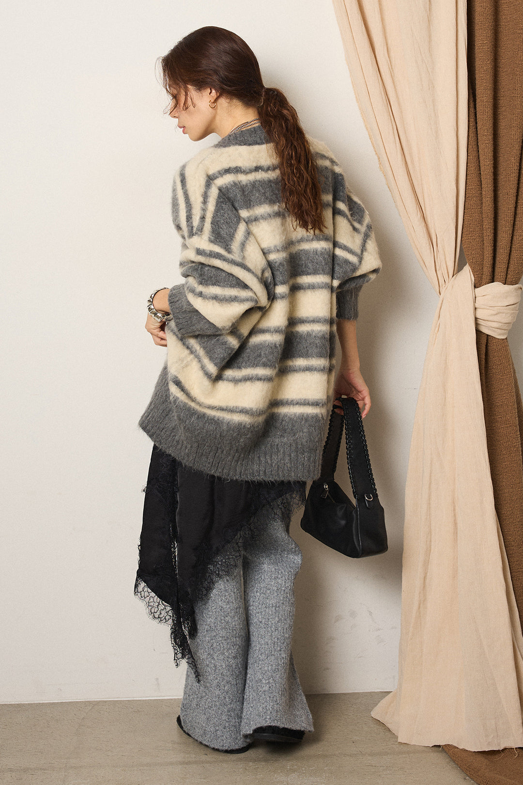 [SET]ルーズVネックボーダーニットトップス+レースドッキングサテンキャミソール+杢ニットリブフレアパンツ(3set)