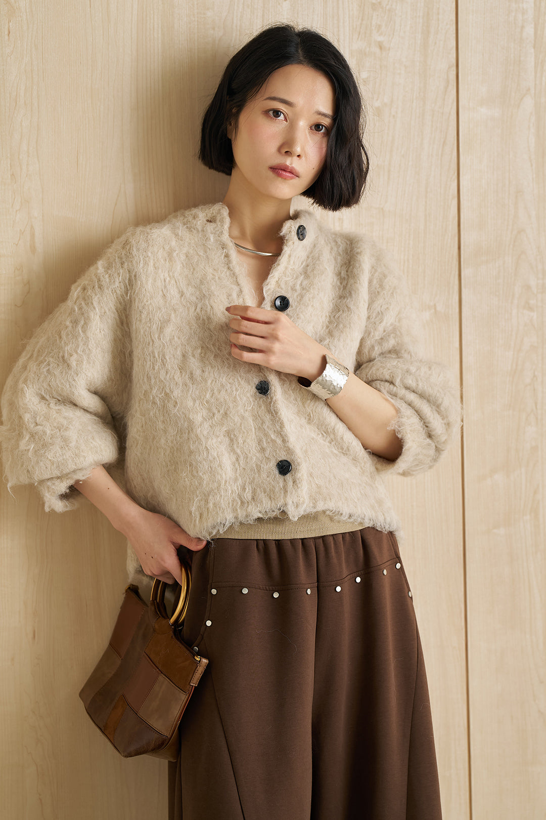 [SET]エアリーシャギークルーカーデ+スタッズ付きニーサイドタックスウェットパンツ(2set)