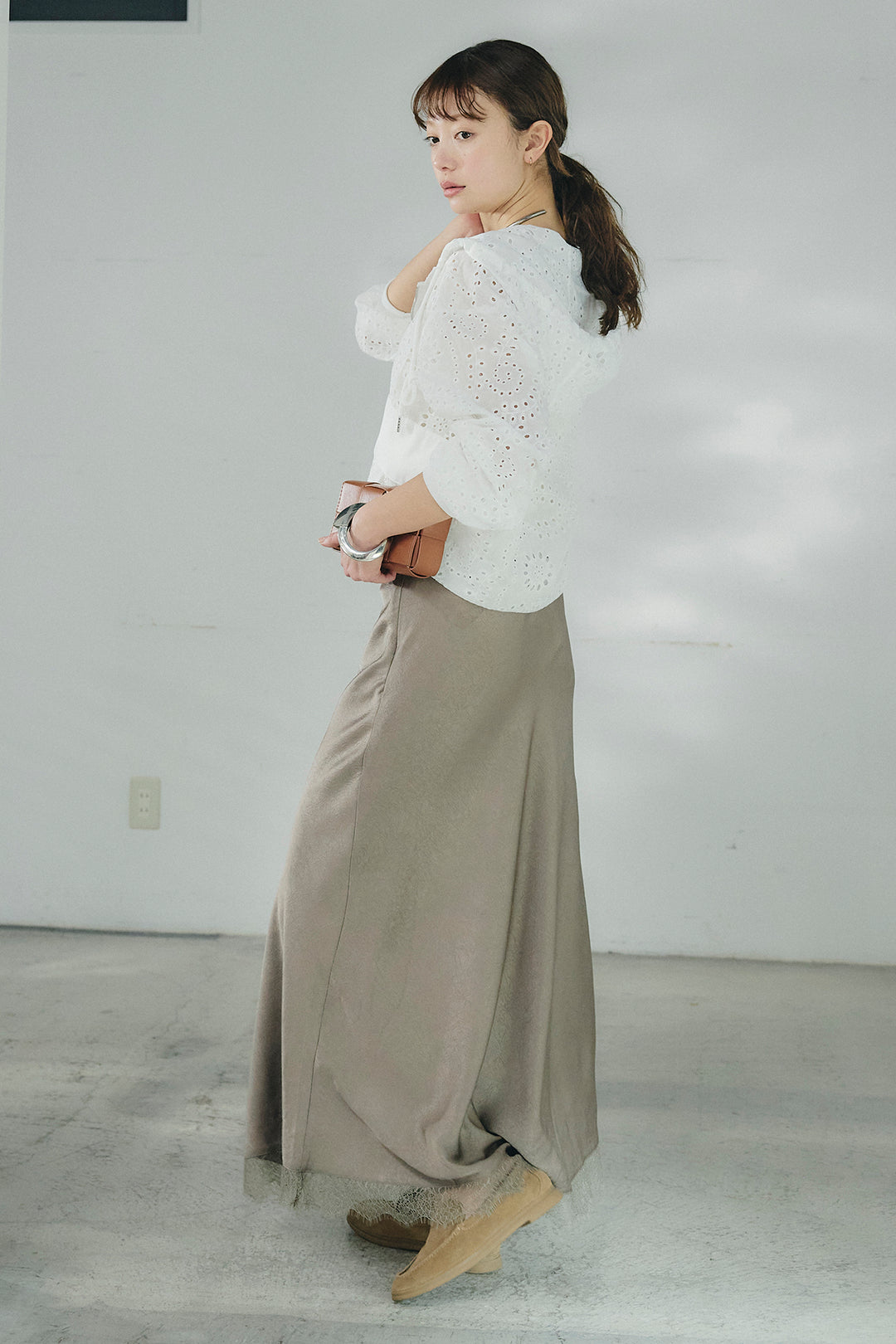 [SET]レースハーフジップアップフーディー+バイアスナローサテンスカート(2set)