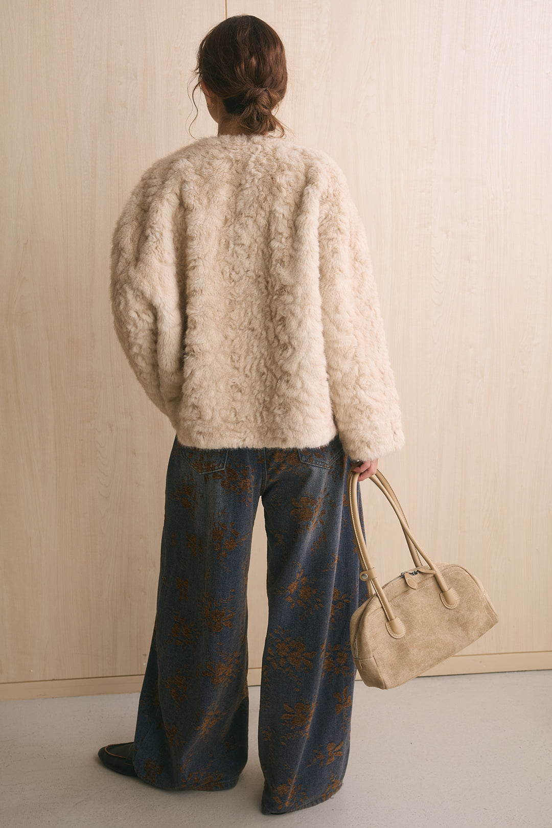 [SET]ノーカラーエコファーショートコート+フラワーモチーフ刺繍カーブデニム(2set)