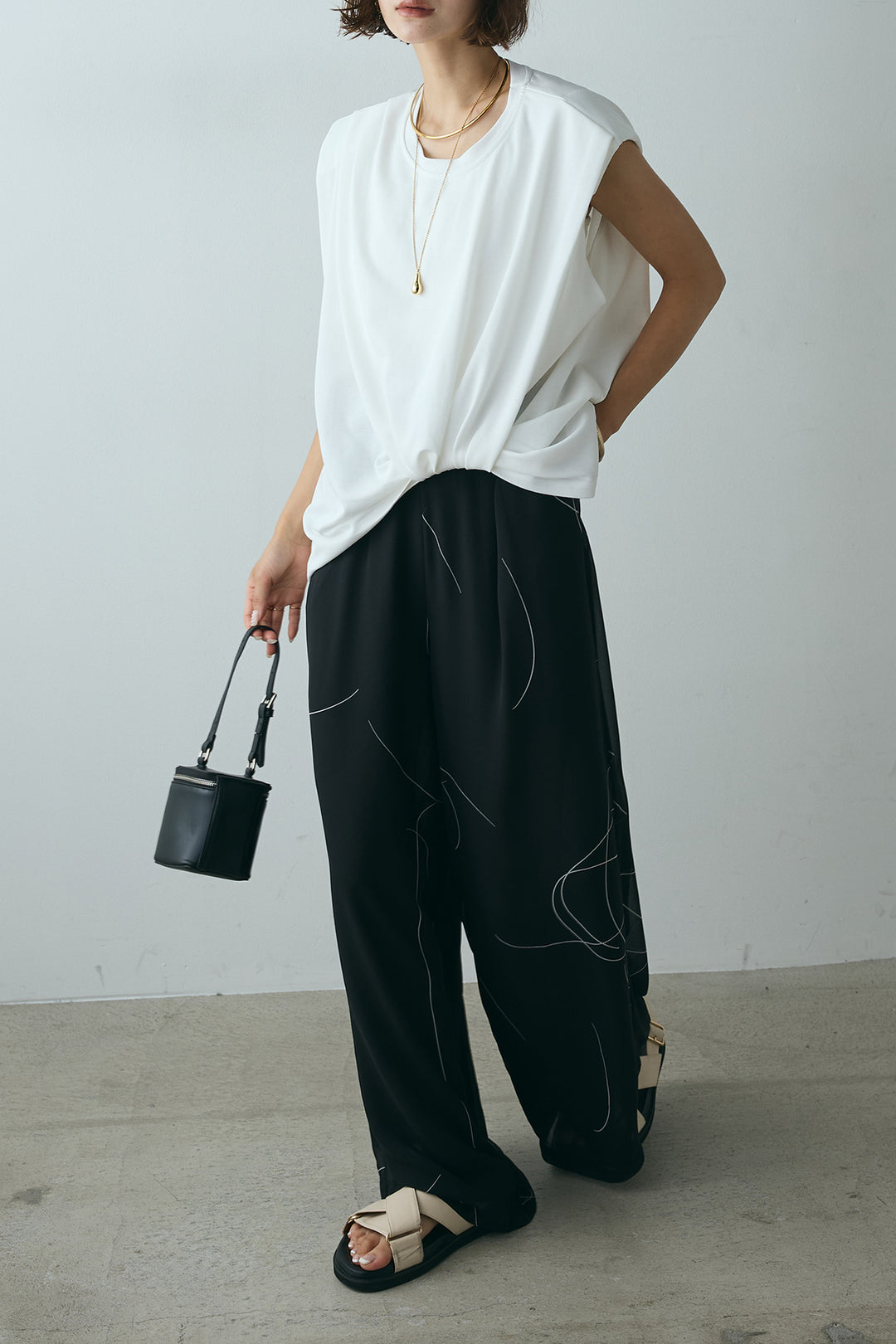 [SET]ノースリーブフロントツイストTシャツ+ニュアンスライン柄ワイドパンツ(2set)