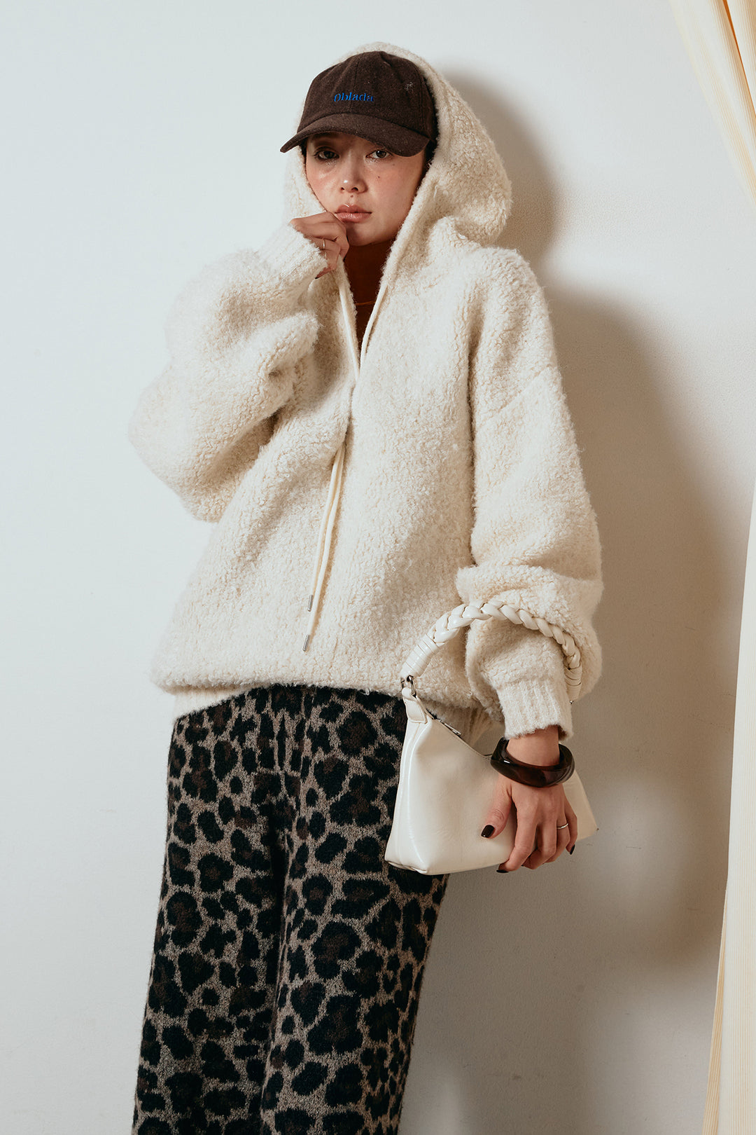 [SET]ブークレキーネックプルオーバー+リラックスレオパード柄ニットパンツ(2set)