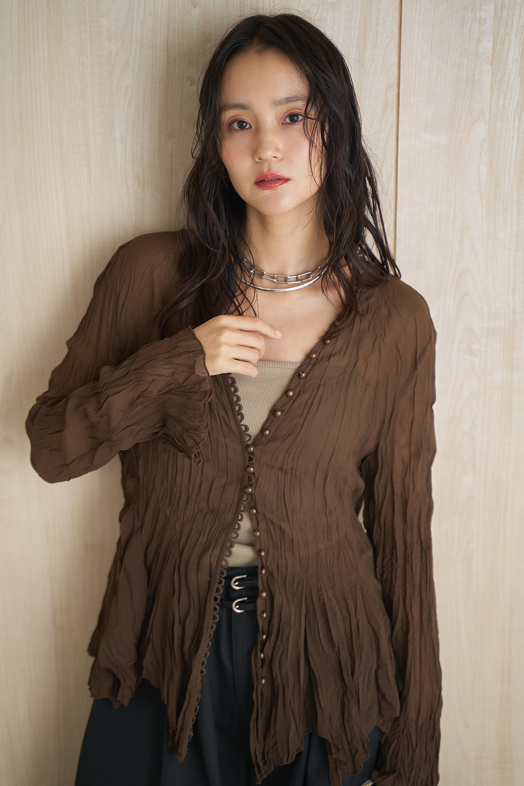 [SET]ワッシャーフロントクルミボタンブラウス+ダブルスキニーベルト付きカーブパンツ(2set)
