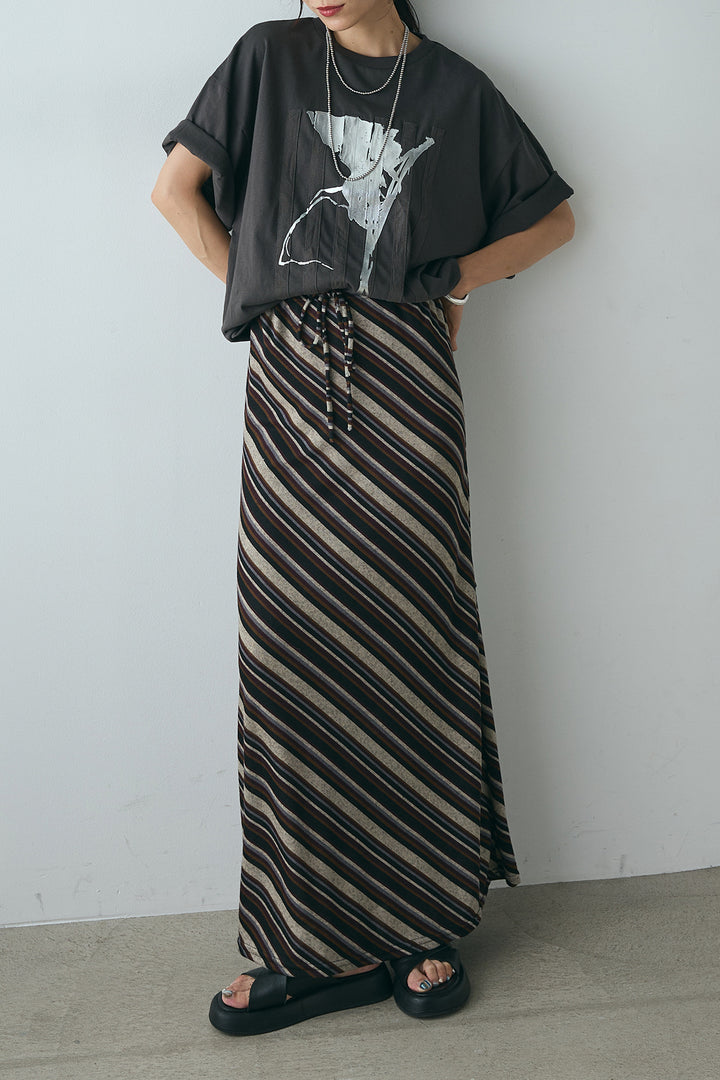 [SET]ニュアンス箔プリントTシャツ+斜めライン柄スカート(2set)