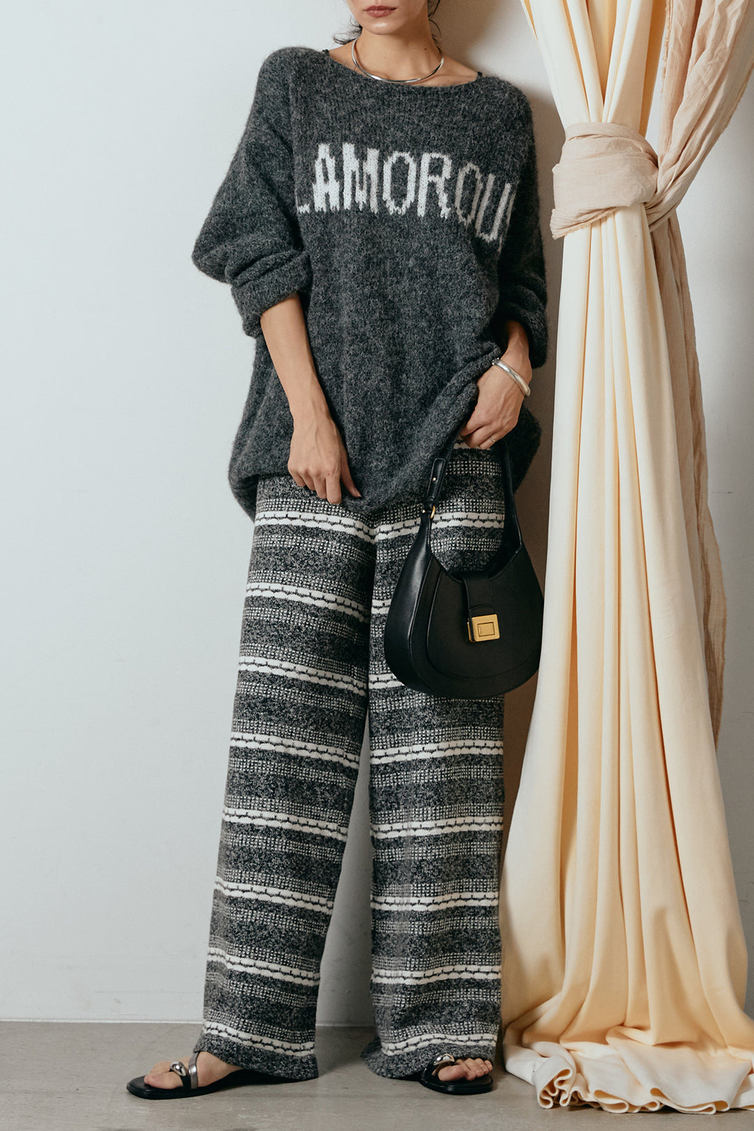 [SET]フロントロゴデザインニットトップス+マルチライン柄リラックスニットパンツ(2set)