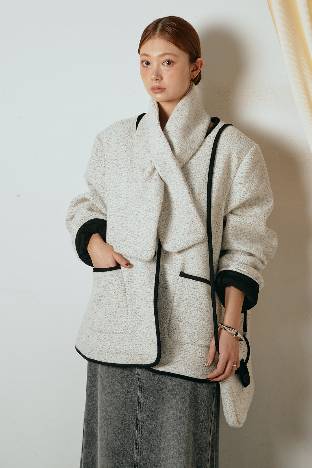 [SET]ノーカラーマフラーバッグ付きアウター+デニムロングフレアスカート(2set)