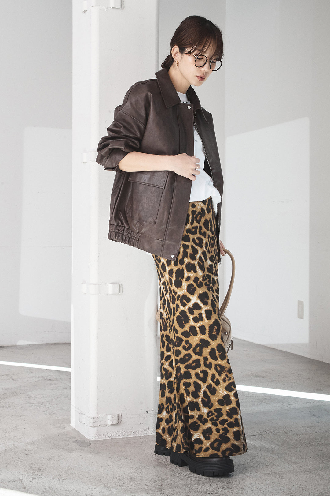 [SET]レザーライクオーバーサイズブルゾン+レオパードサテンナロースカート(2set)