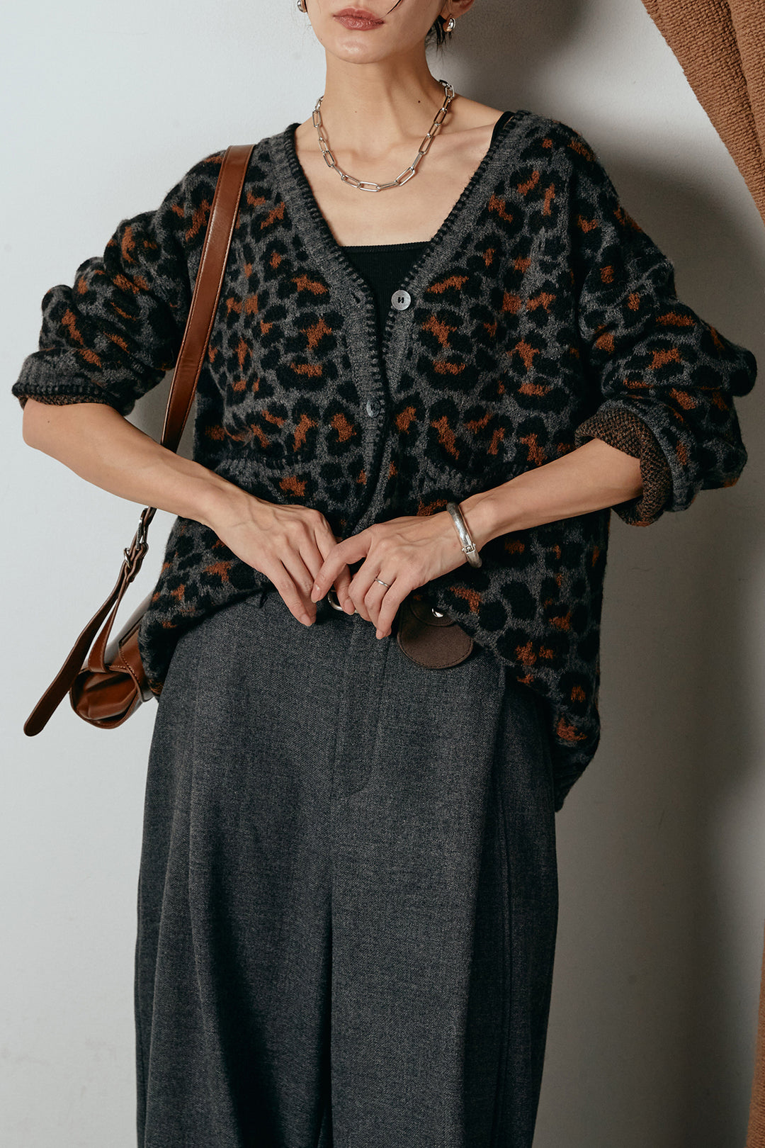 [SET]ステッチデザインレオパードニットカーディガン+ポーチベルト付きカーブパンツ(2set)