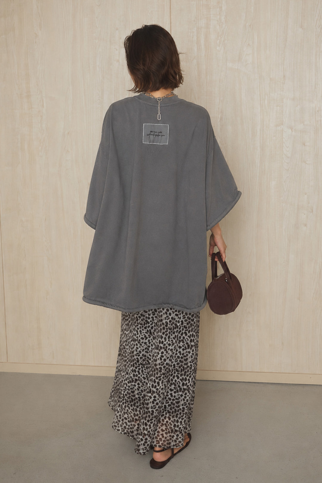 [SET]バックワンポイントデザインオーバーTシャツ+リラックスレオパードナロースカート(2set)
