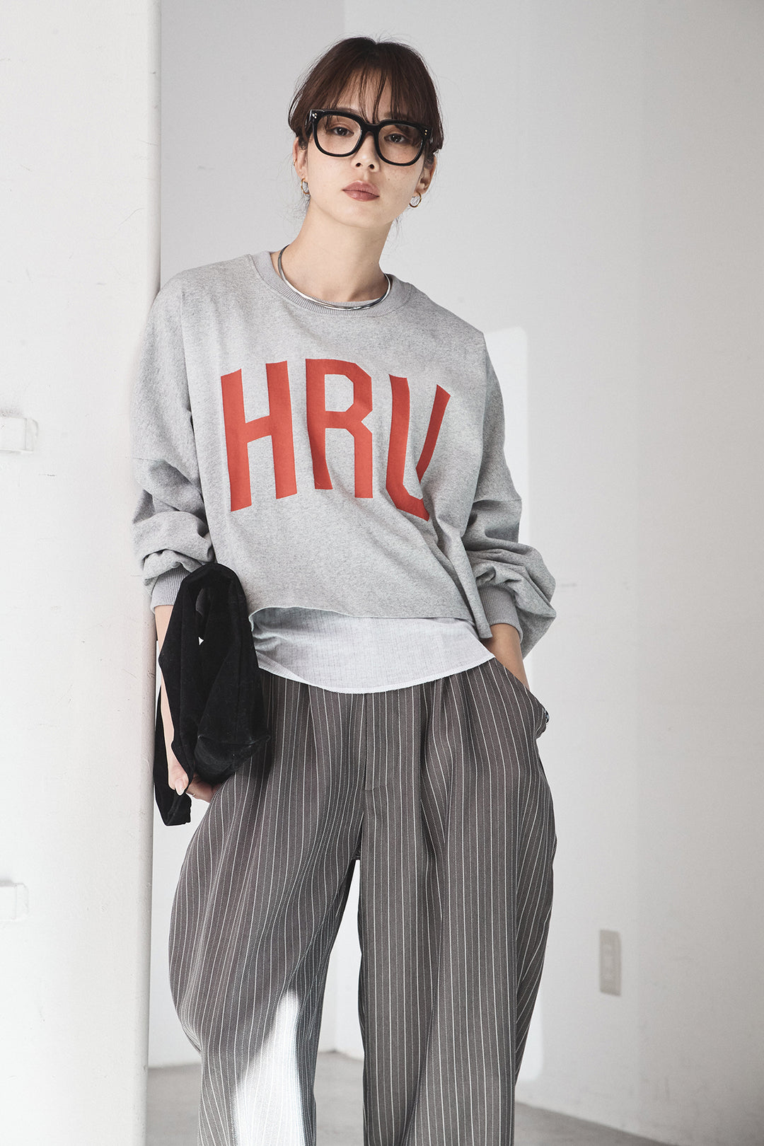 [SET]ビッグロゴHRU袖ボリュームトップス+リブシアークルーネック長袖トップス(2set)