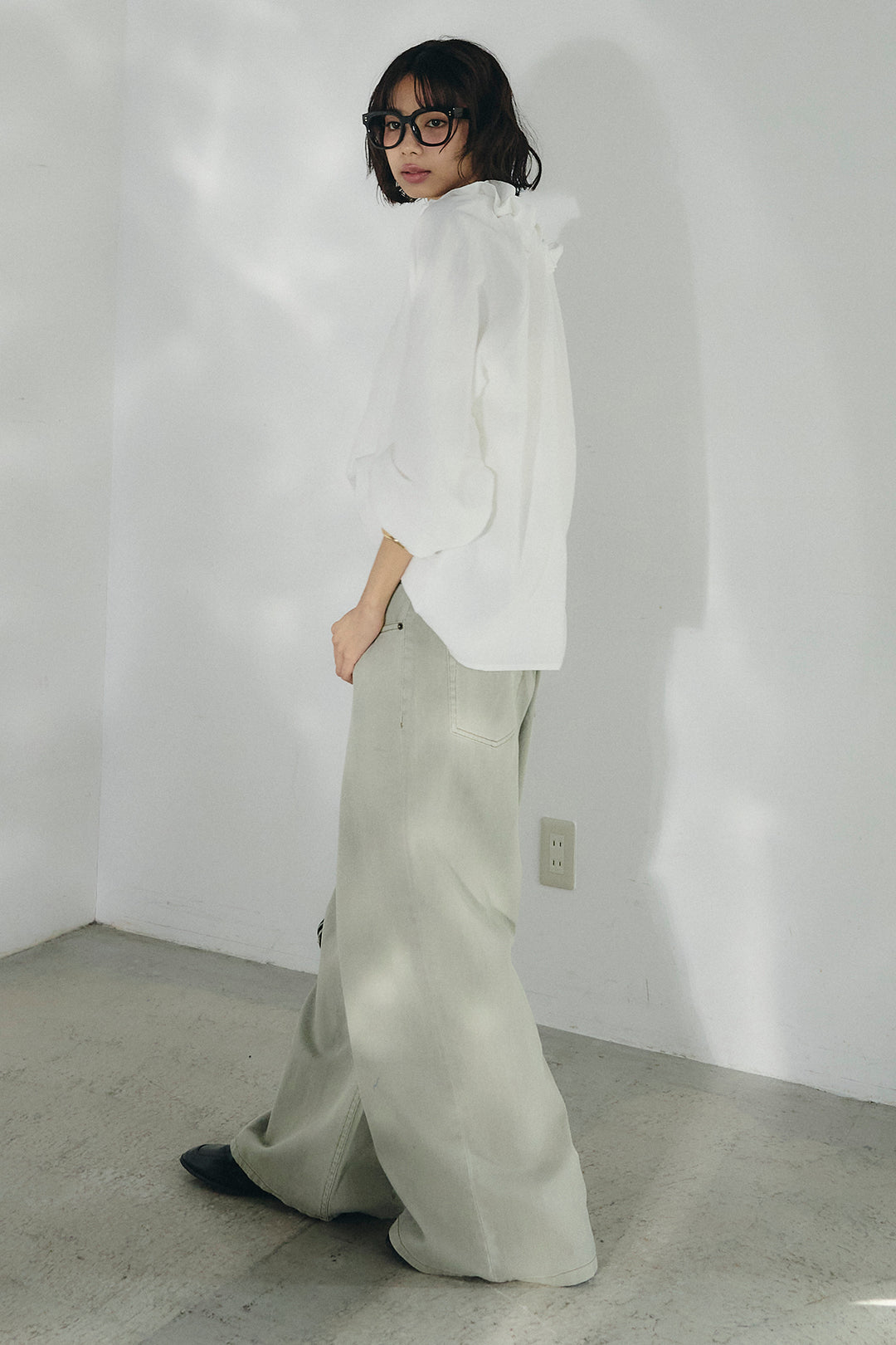 [SET]ネックフリルデザインブラウス+ウエスト裁ち切りデニムワイドパンツ(2set)