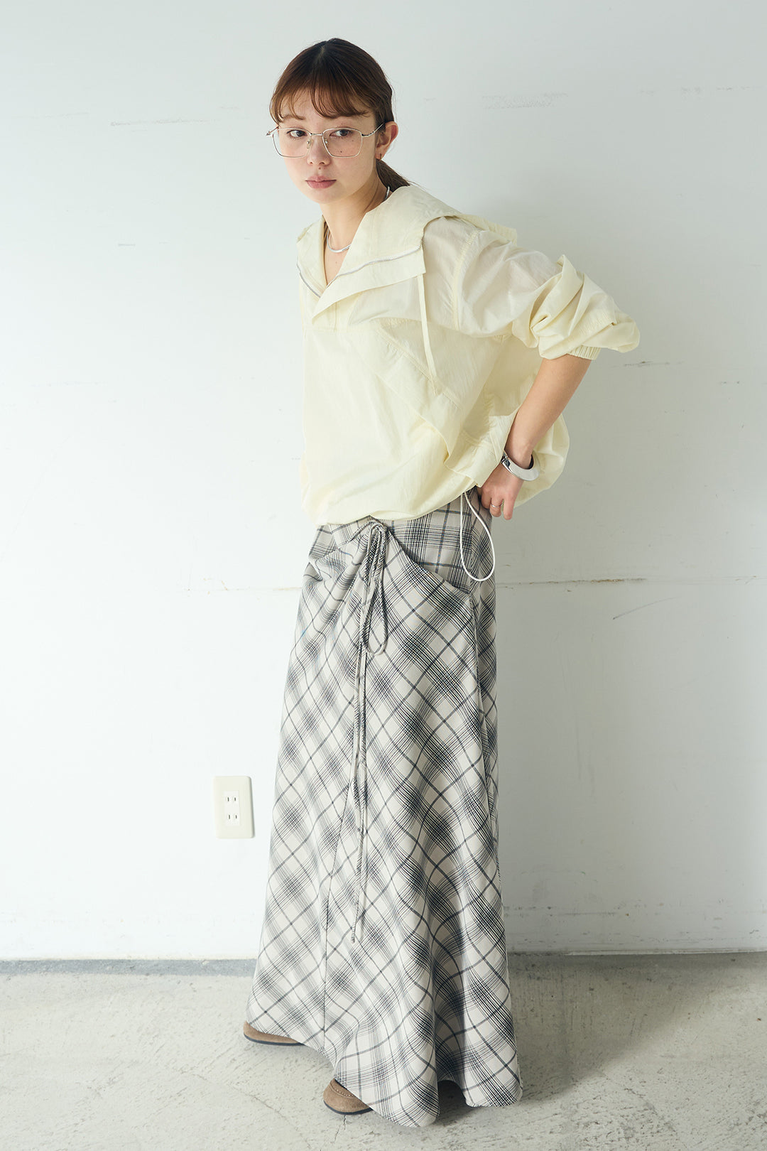 [SET]ナイロンフーディーブルゾンアウター+タータンチェック柄フロントデザインスカート(2set)