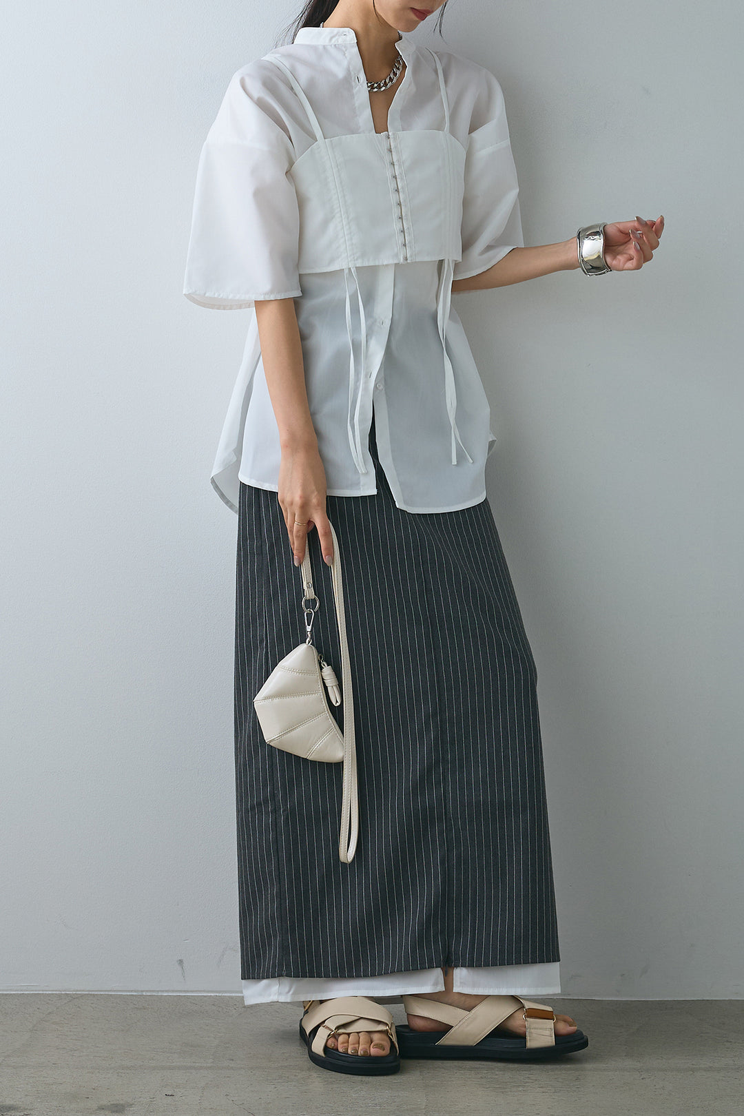 [SET]ホックビスチェ付きバンドカラーシャツ+ストライプストレートスカート(2set)