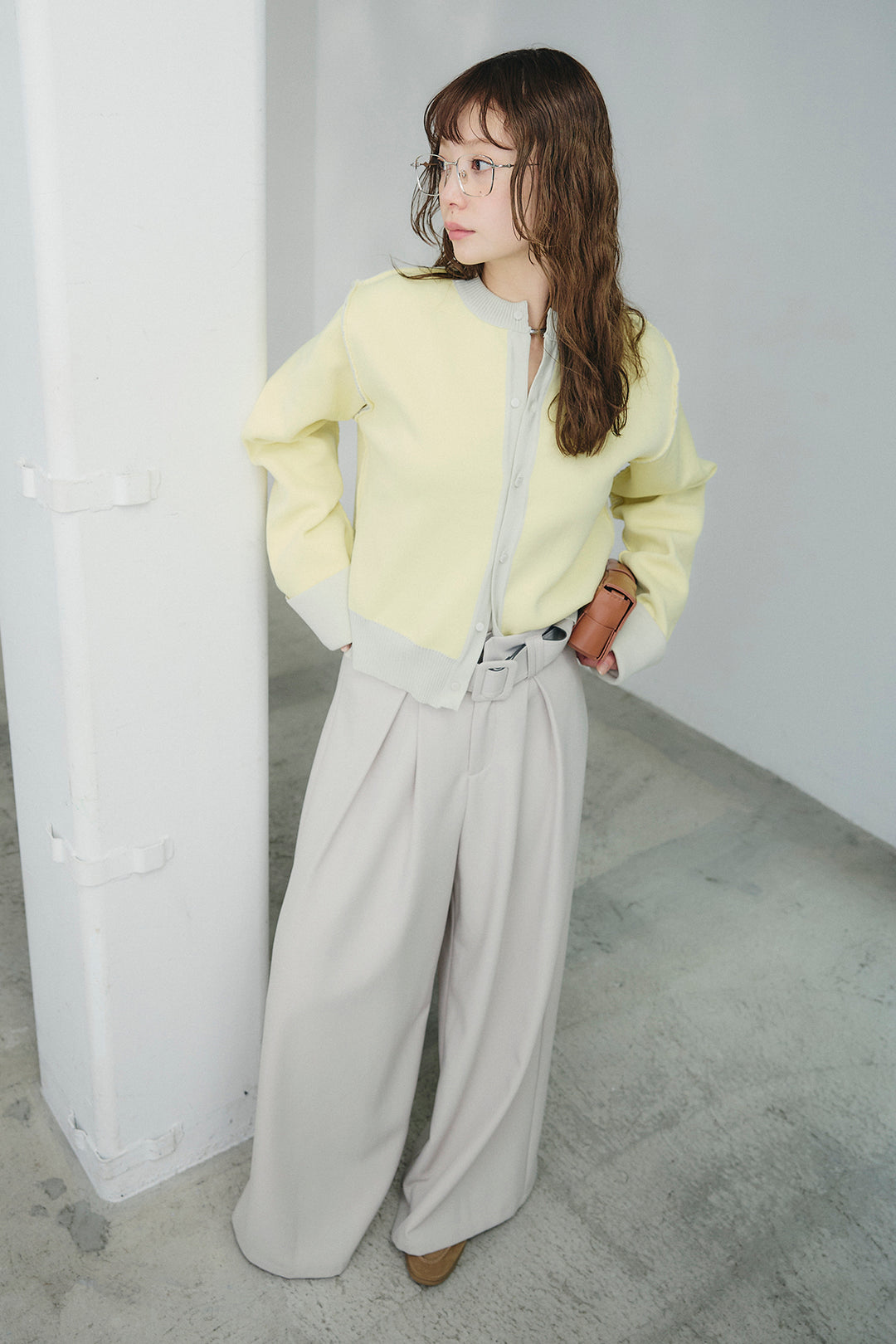 [SET]リバーシブル配色ニットカーディガン+ベルト付きツータックワイドパンツ(2set)