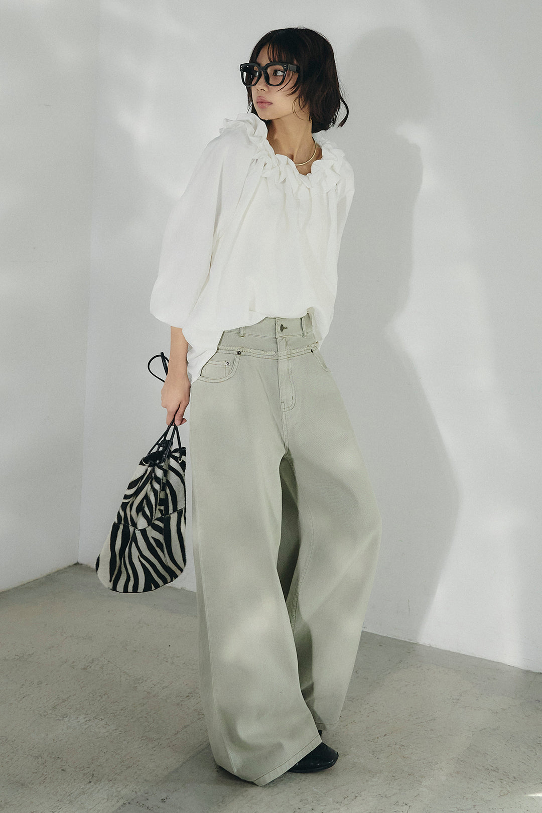 [SET]ネックフリルデザインブラウス+ウエスト裁ち切りデニムワイドパンツ(2set)