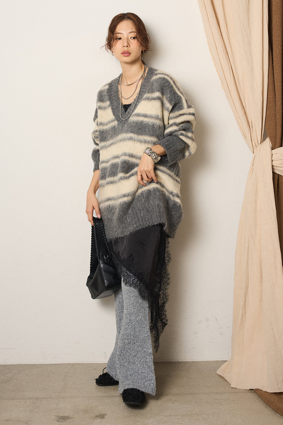 [SET]ルーズVネックボーダーニットトップス+レースドッキングサテンキャミソール+杢ニットリブフレアパンツ(3set)