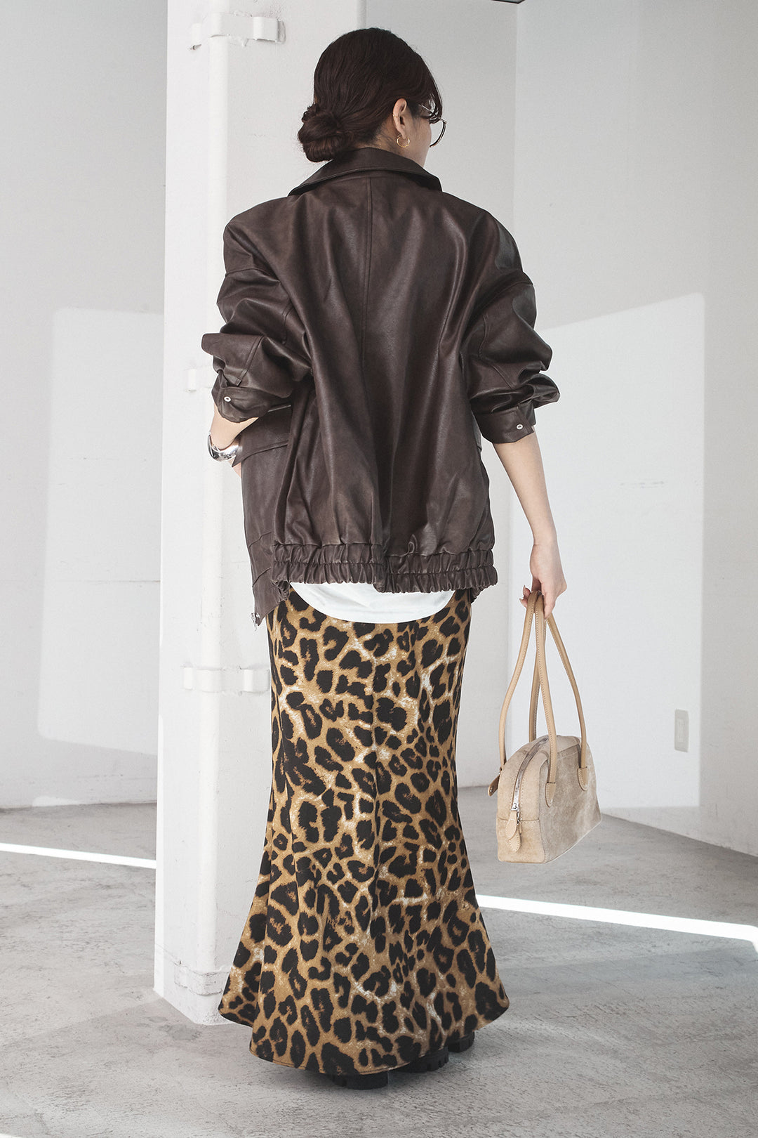 [SET]レザーライクオーバーサイズブルゾン+レオパードサテンナロースカート(2set)