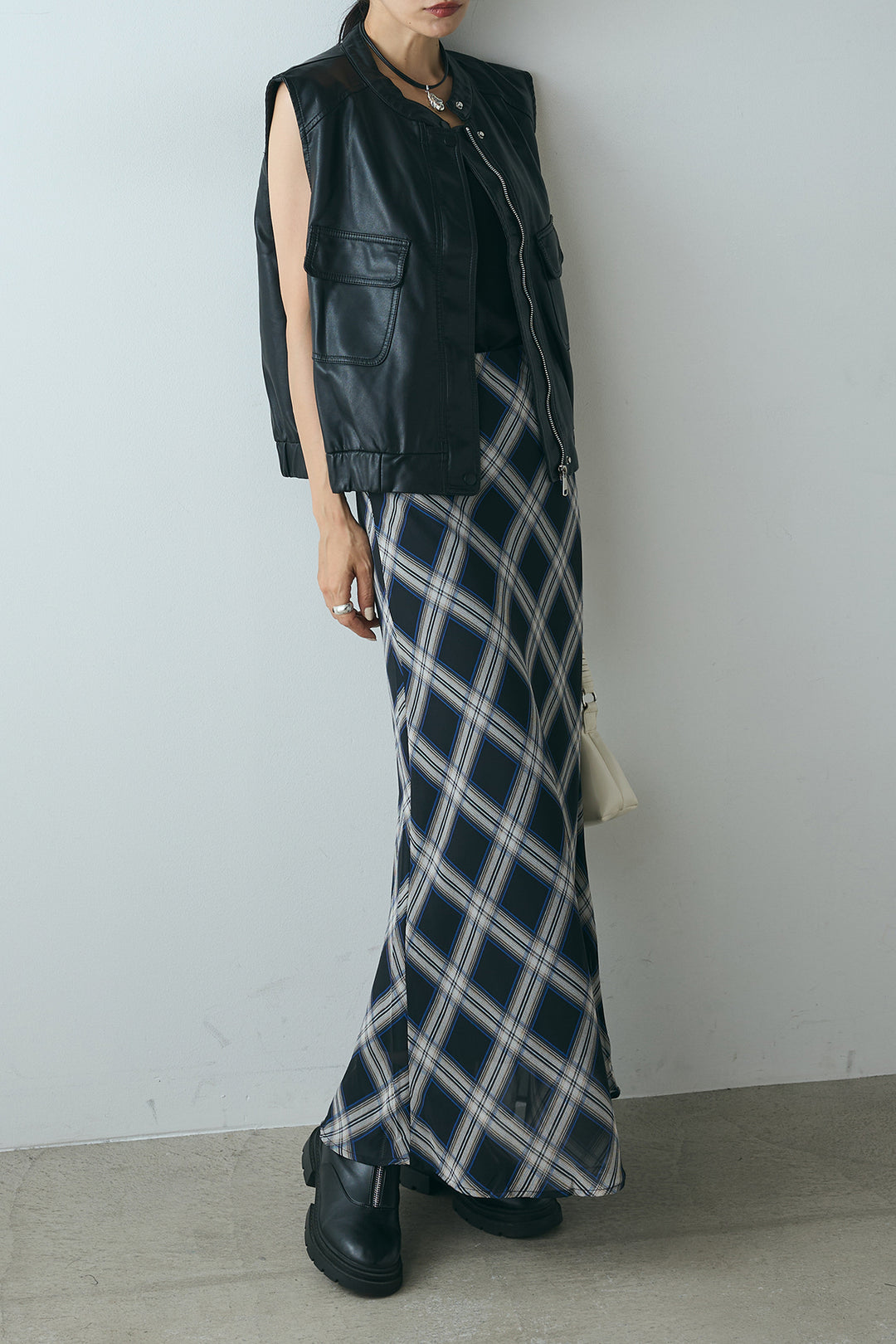 [SET]バンドカラーフェイクレザーベスト+マルチ柄シアースカート(2set)