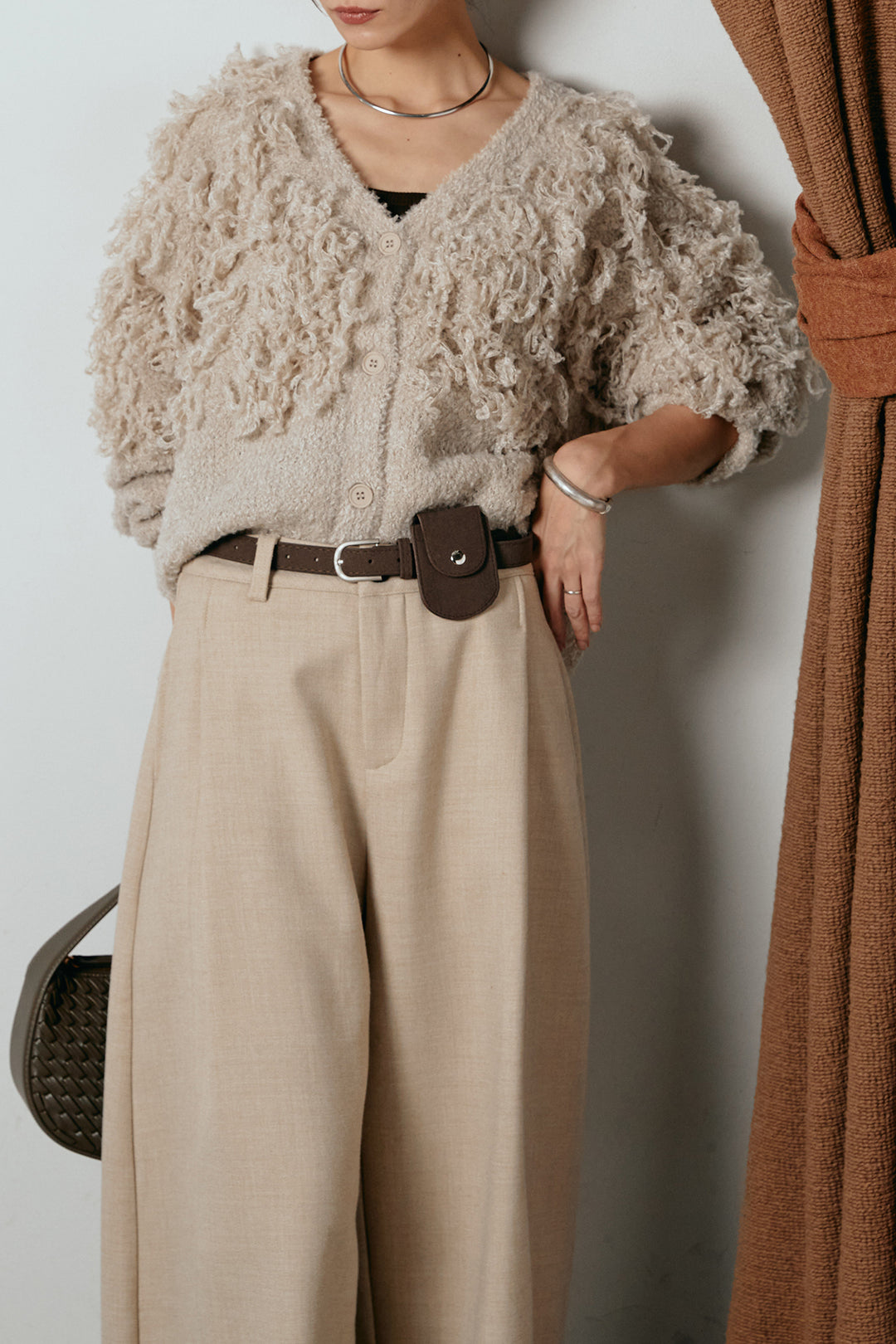 [SET]ループ編みVネックニットカーディガン+ポーチベルト付きカーブパンツ(2set)