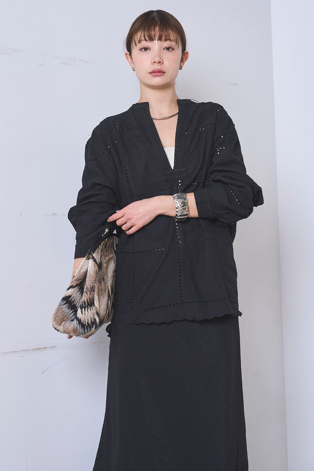 [SET]深V刺繍柄ブラウス+リネンブレンドロングナロースカート(2set)