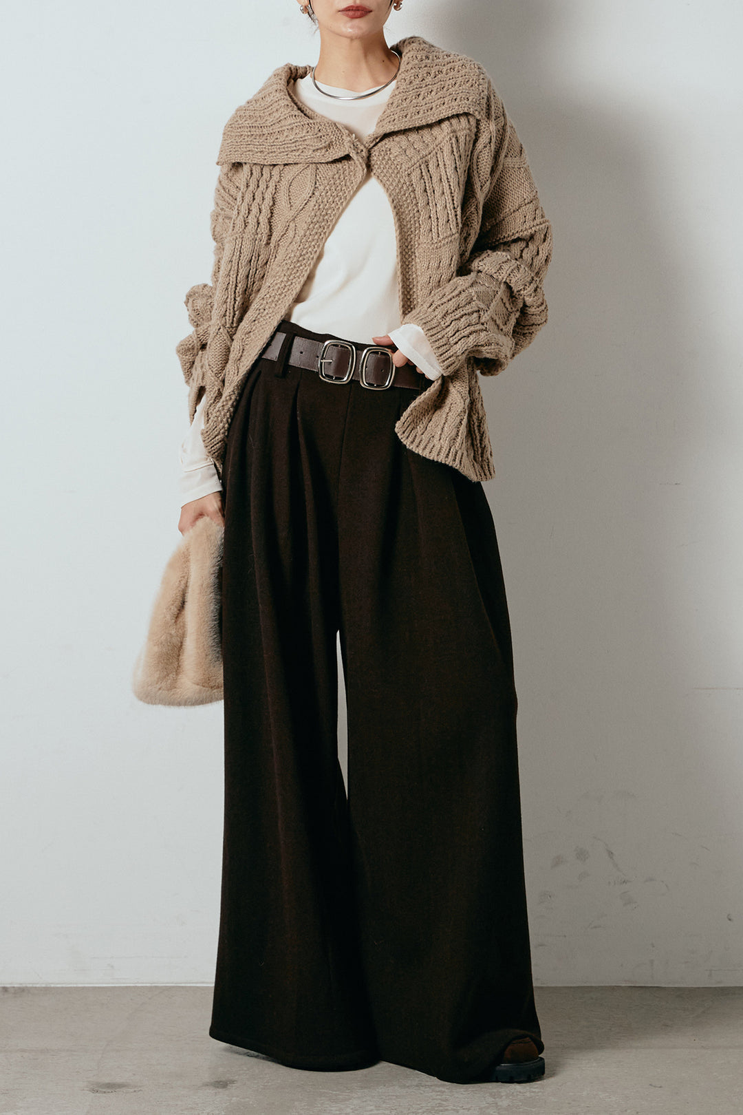 [SET]ビッグカラーケーブル編みニットトップス+フェイクレザー太ベルト付きタックワイドパンツ(2set)