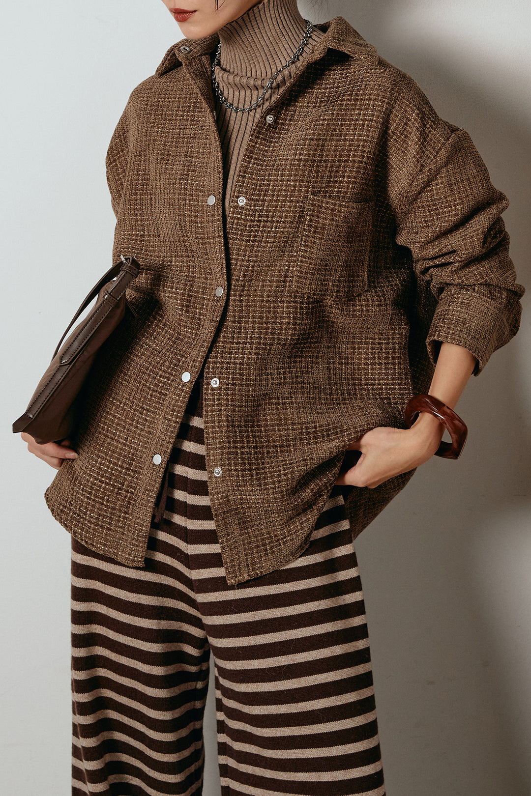 [SET]ルーズクラッシュツイルシャツ+リブニットシームレスタートルプルオーバー+ボーダーリラックスニットパンツ(3set)