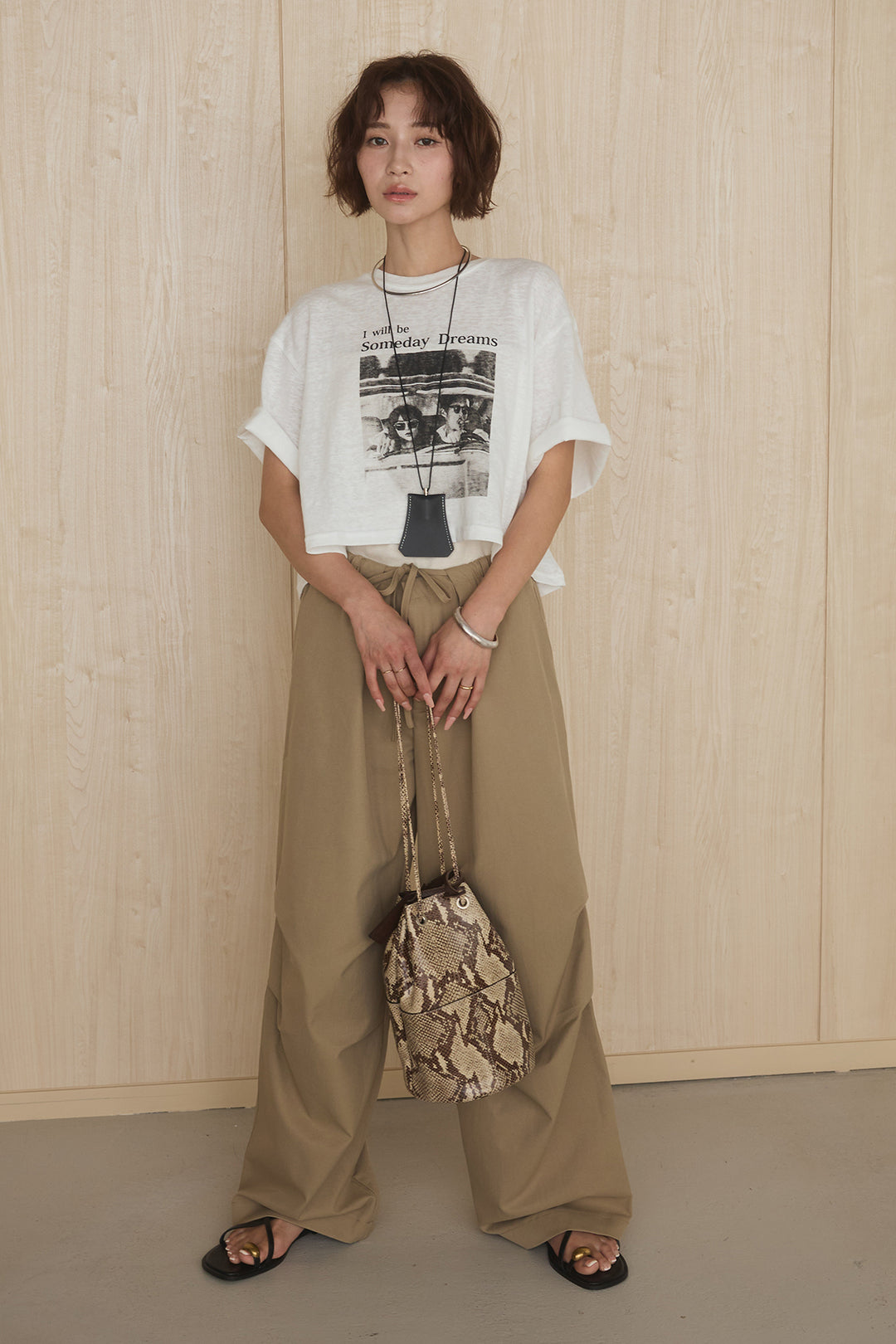 [SET]グラフィックサムデイワイドクロップドT+ニーサイドタックウエストドロストパンツ(2set)