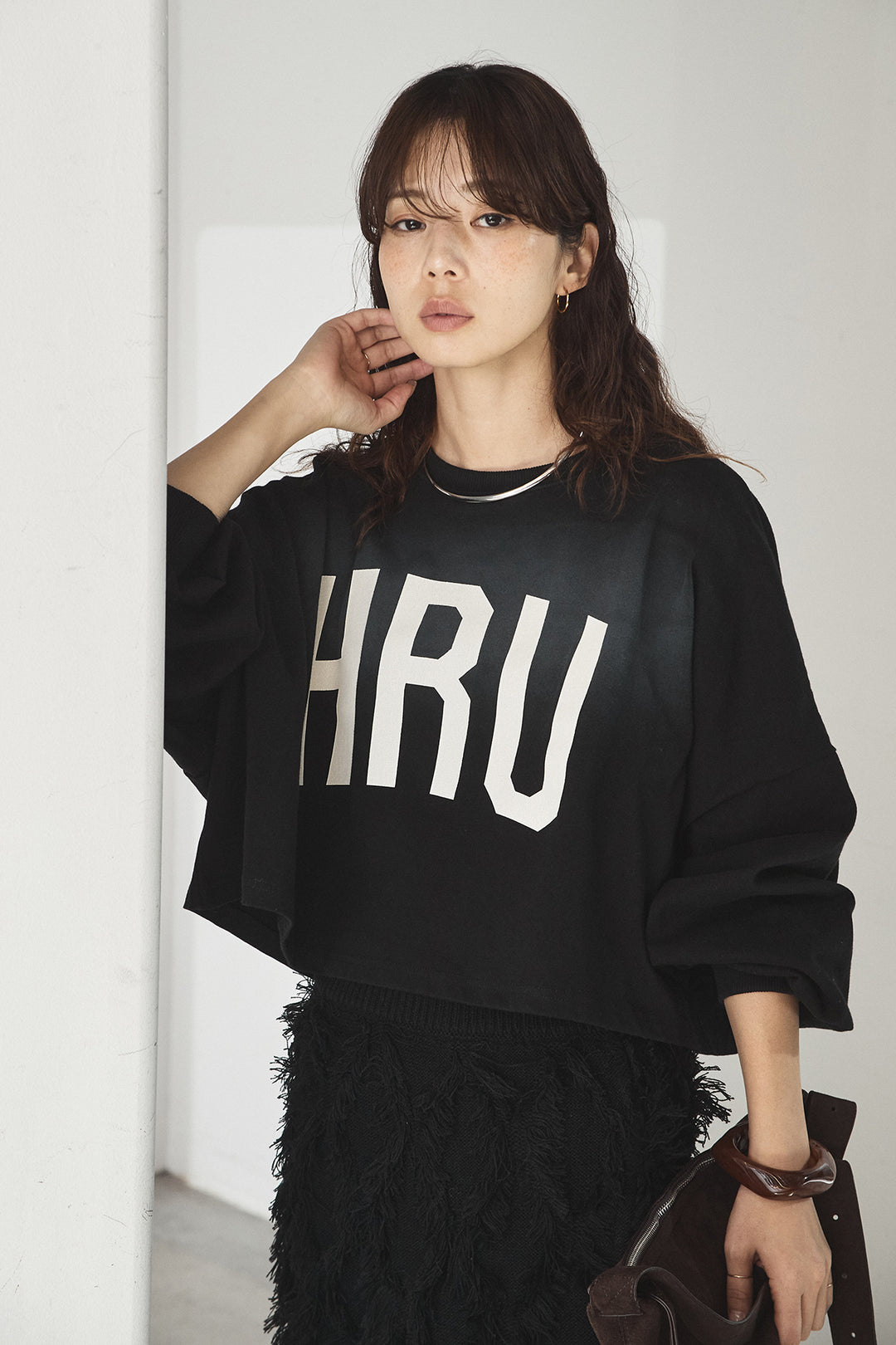 [SET]ビッグロゴHRU袖ボリュームトップス+カットフリンジニットタイトスカート(2set)